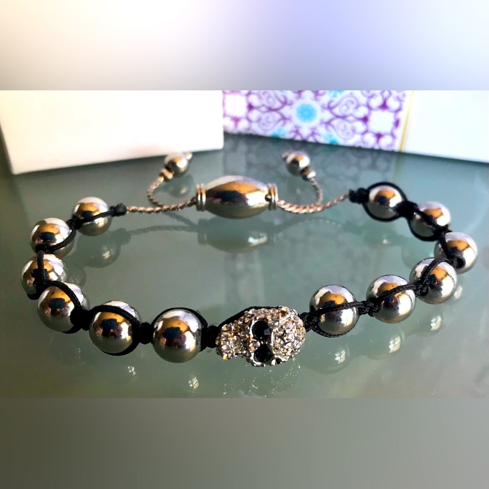 Skull beaded bracelet with black cord, pull tight closure